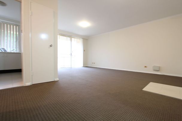 Excellent 2 Bedroom Unit with Access to Pool & Tennis Court - Photo 1