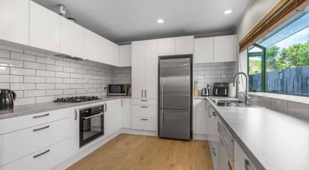 Space, Style and Sunshine in Avondale! - Photo 2