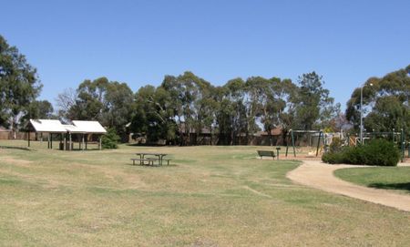 3 Allied Drive, CARRUM DOWNS, VIC - Photo 5