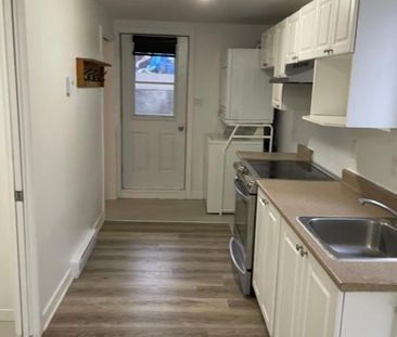 3½ Renovated – All-Inclusive – Île-Perrot (Hydro + Parking Included... - Photo 4