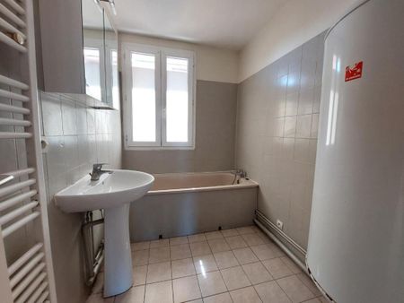 Location Appartement 3 pièces 63m² ELBEUF 76500 - Photo 3