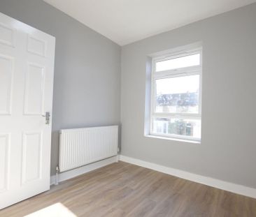 4 bedroom semi-detached house to rent - Photo 2