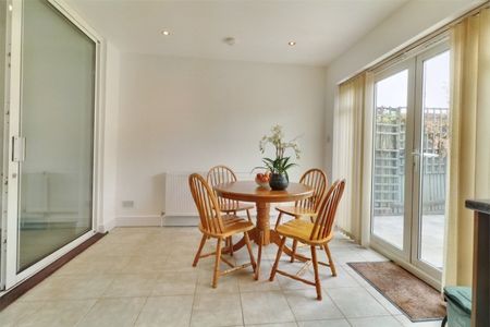 Girton Avenue, Kingsbury, NW9 - Photo 2