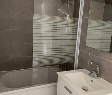 Location Appartement 3 pièces 49m² CHERBOURG-EN-COTENTIN 50100 - Photo 2