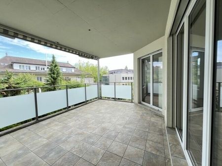 4.5-room light-flooded apartment with a 30 m2 balcony on the 2nd floor - Photo 5
