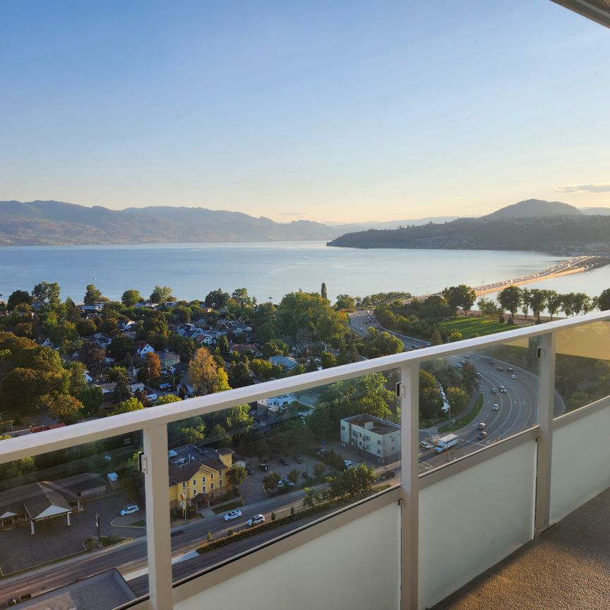 Luxury 2-Bed Corner Suite with Unmatched Lake & City Views – The Eli - Photo 1