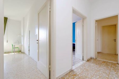 Bright room in Via Bellini - Photo 5