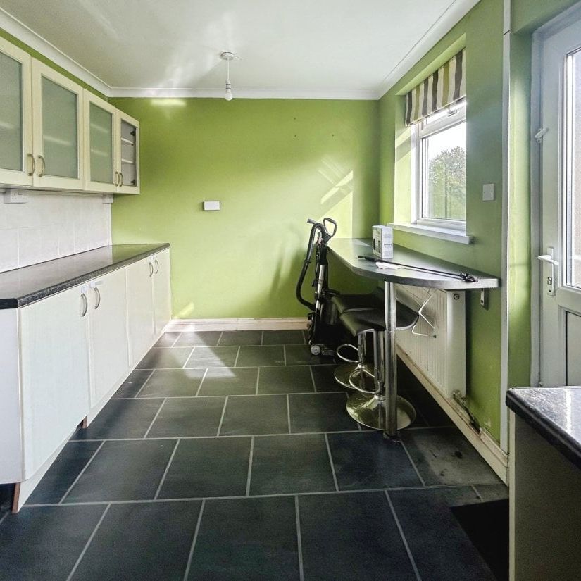 Heol Barri, CAERPHILLY - Photo 1