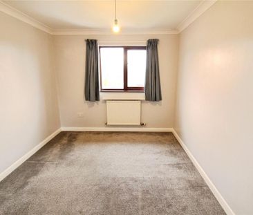 4 bedroom detached house to rent - Photo 3