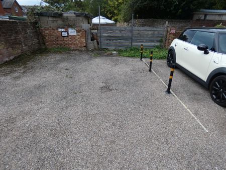 2 bed Apartment - To Let - Photo 4