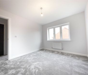 4 bedroom House in Russell Chase, Binfield - Photo 3