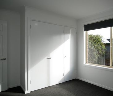 Stylish Modern Living - Photo 3