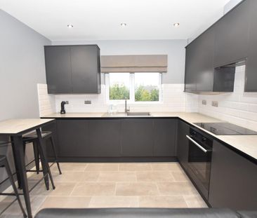 2 bedroom Flat To Let - Photo 5