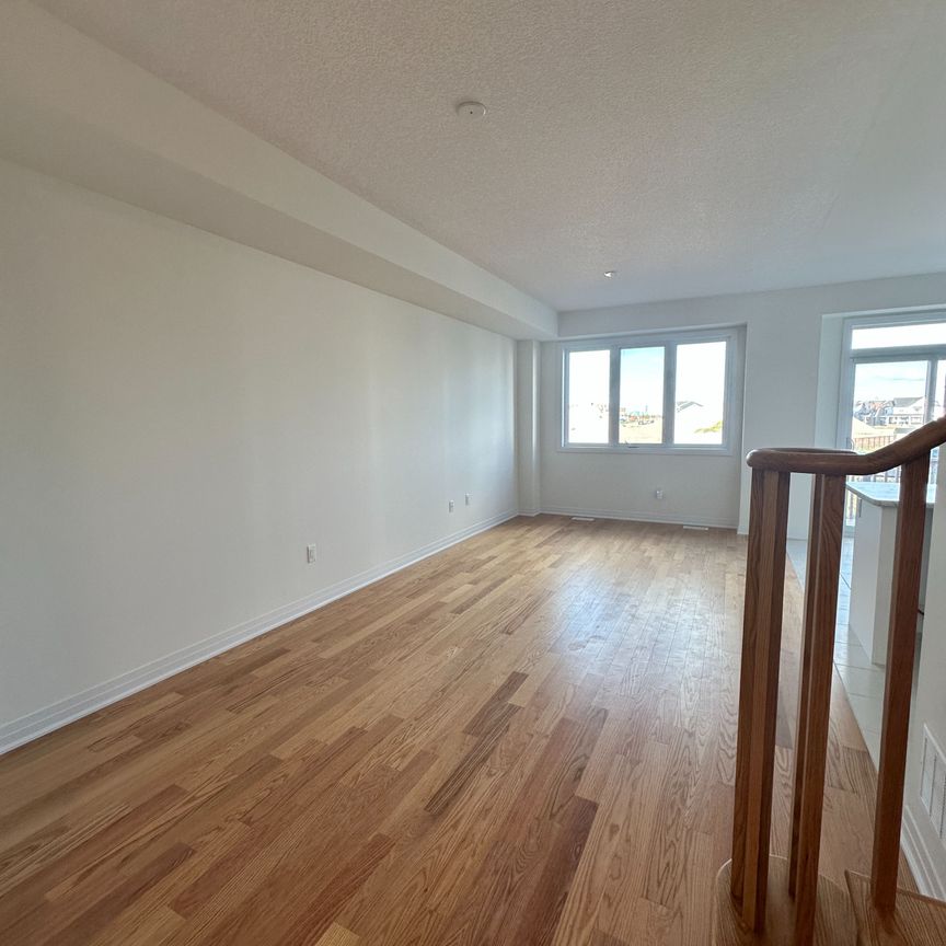 For Lease - 202 Port Crescent, Welland, Ontario - Photo 1