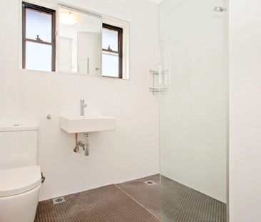 Beautifully Presented Two Bedroom Unit - Photo 6