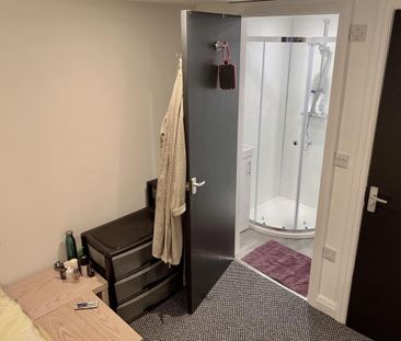 3 bedroom private hall to rent - Photo 5