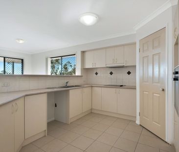 Spacious Family Home! - Photo 2