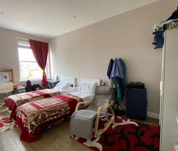 3 bedroom flat to rent - Photo 3