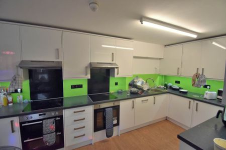 Price £525 pcm - Available Now - Furnished - Photo 2