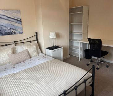 Room 2: 9 Durham Close, Guildford GU2 9TH - Photo 3