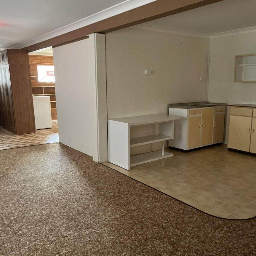 3 BEDROOM HOUSE BALL BAY - Photo 1