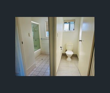 3 Bedroom Family home with storage - Photo 5