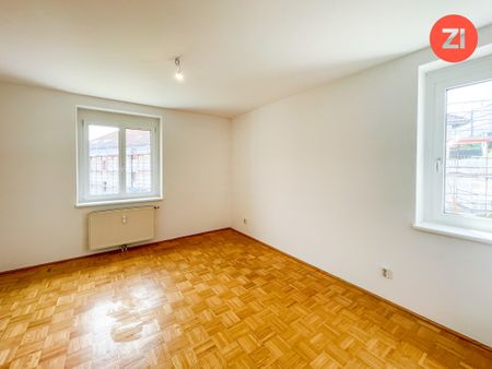 Geförderte 3- Zimmer Wohnung inkl. Loggia und Stellplatz! Einbau einer Küche möglich - Photo 3