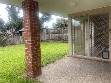 Lovely 3 bedroom renovated home in popular Upper Coomera - Photo 2