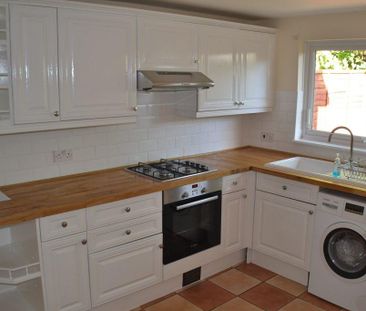 3 bedroom semi-detached house to rent - Photo 2