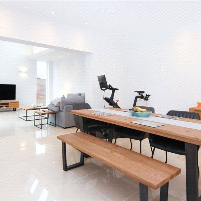 4 bedroom terraced house to rent - Photo 1