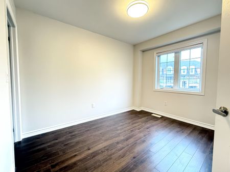 For Lease - 118 Livante Court, Markham, Ontario - Photo 2