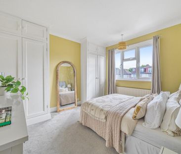 5 bedroom end of terrace house to rent - Photo 2