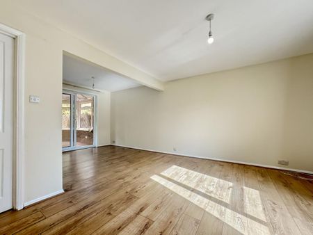 3 bedroom detached house to rent - Photo 2