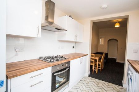 1 bedroom in a house share to rent - Photo 5