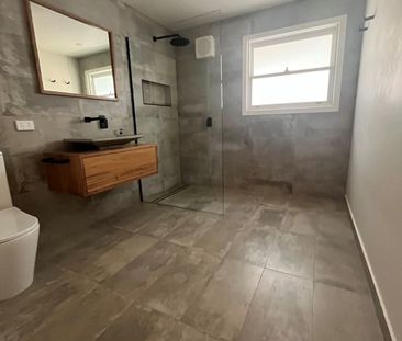 CHARMING VICTORIAN COTTAGE - Photo 3