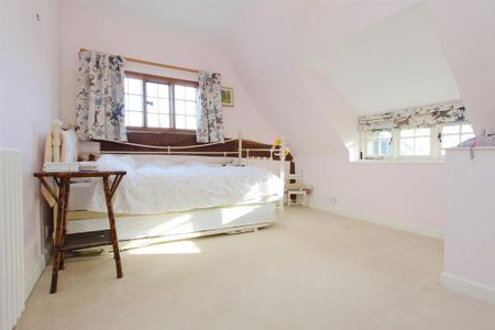 4 bedroom detached house to rent - Photo 5