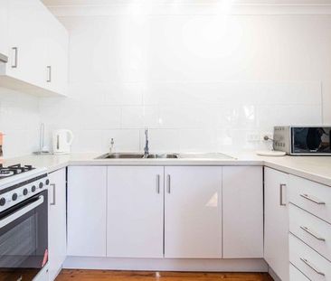 DELIGHTFUL 3-BEDROOM HOME - Photo 6