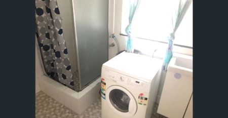 COSY, COMPACT & CONVENIENT FURNISHED ONE BEDROOM APARTMENT - Photo 3