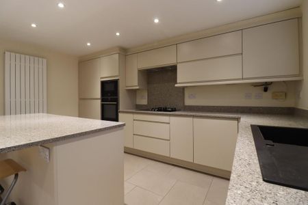 3 bedroom detached house to rent - Photo 5