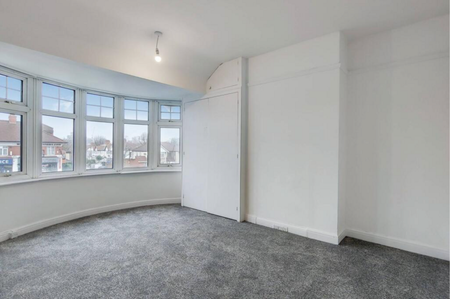 3 bedroom semi-detached house to rent - Photo 3