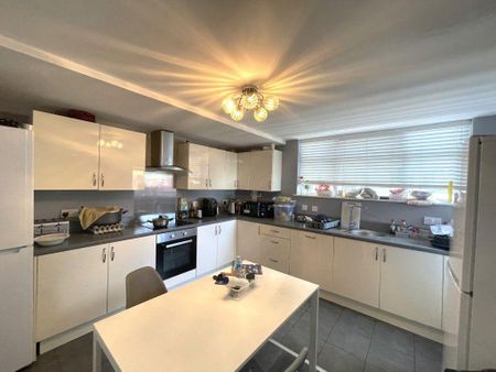 1 bedroom in a house share to rent - Photo 4