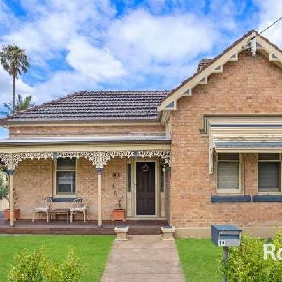 Charming Family Home - Photo 1