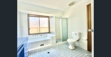 Spacious Four-Bedroom Family Home with Modern Comforts... - Photo 2