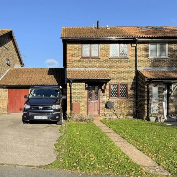 Rosebury Drive, Woking, Surrey, GU24 - Photo 1