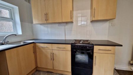 2 bedroom terraced house to rent - Photo 2