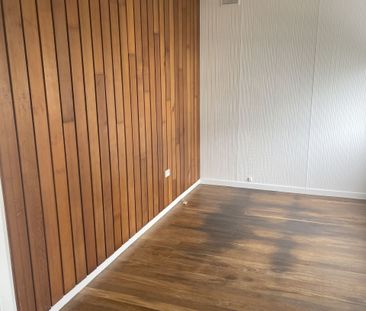 RENOVATED UNIT TWO MINUTES WALK TO LAKE!! - Photo 3