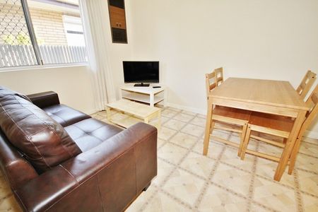 6-bedroom shared house / townhouse, Adelaide Street - Photo 2