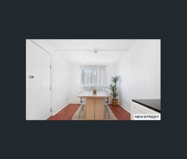 Charming 2-Bedroom Cottage in a Quiet Location - Photo 2