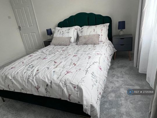 4 bedroom semi-detached house to rent - Photo 1