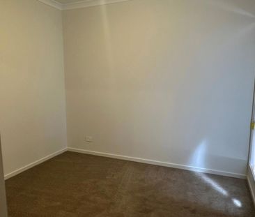 LOVELY 3 BEDROOM HOME - Photo 2